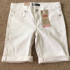 Girls White, never worn, Levi shorts